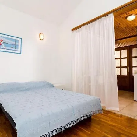 Klara-gorjana-comfort With Balcony And Sea View 2 דירה